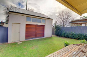 Adelaide close CBD Large Private Studio Apartment in St Peters
